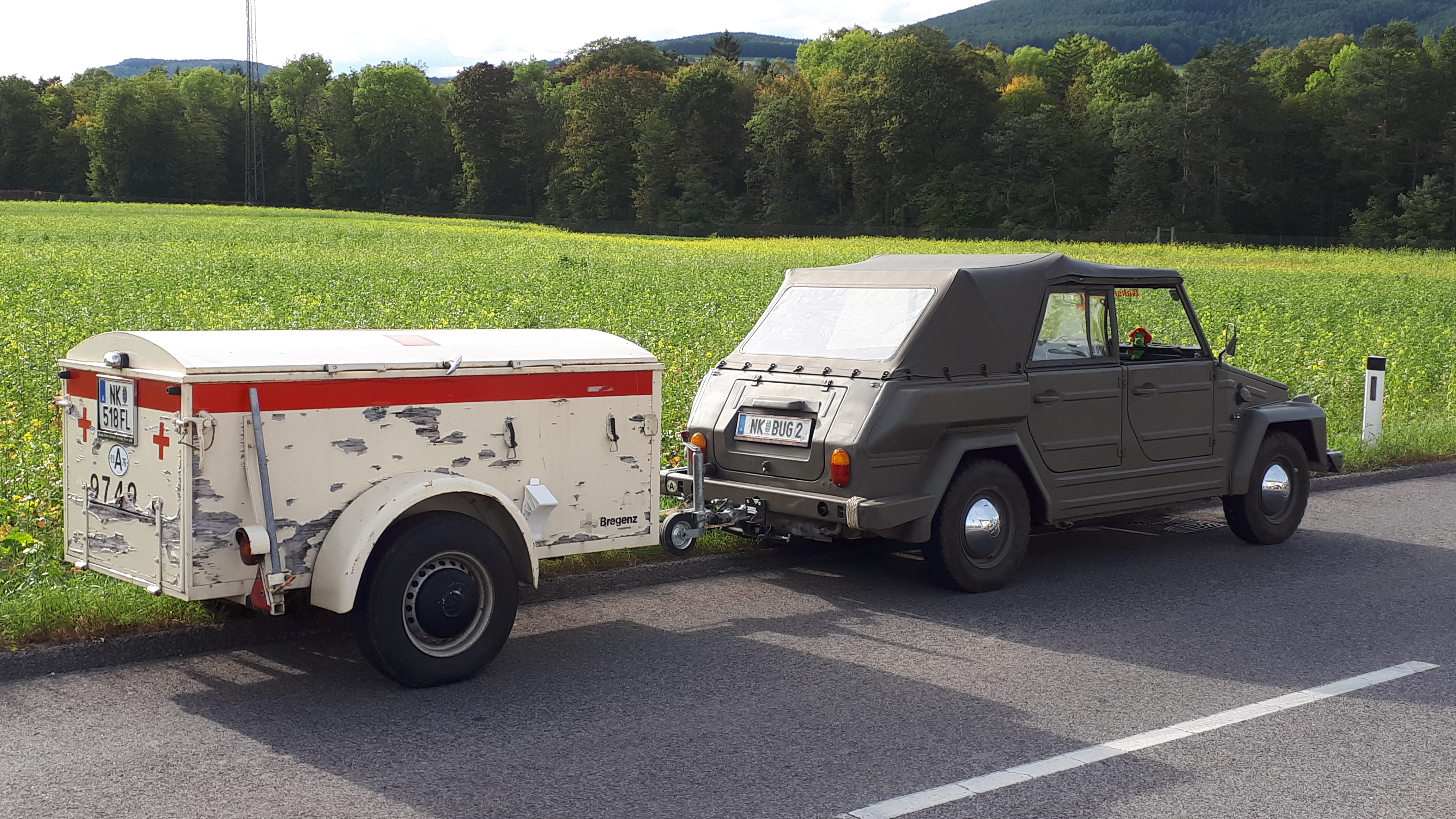 VW 181 und Sani-Anh1.jpg